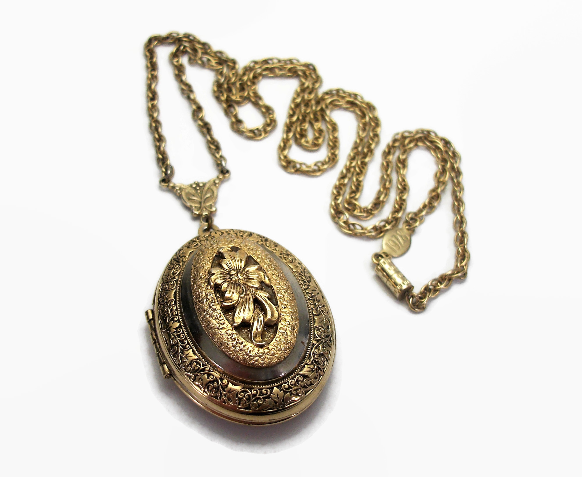 Vintage Signed 1928 Gold Filigree Locket Pendant Oval Floral Design 28 inch Long Chain Felt in My Heart Vintage