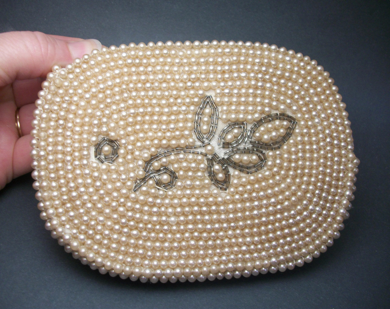 Vintage 1960s-70s Japan Cultura Pearl & Gold Pearl Acrylic Oval Beaded Necklace – 15 Inch, NOS