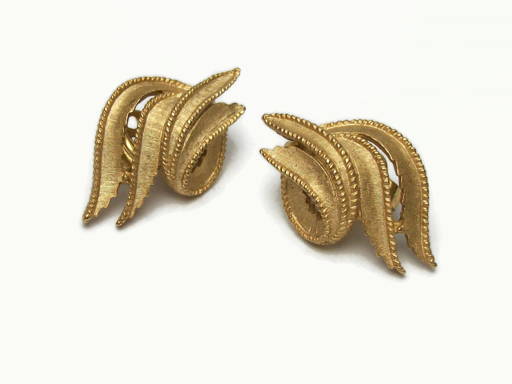 Vintage Crown Trifari Abstract Brushed Gold Brutalist Clip on Earrings