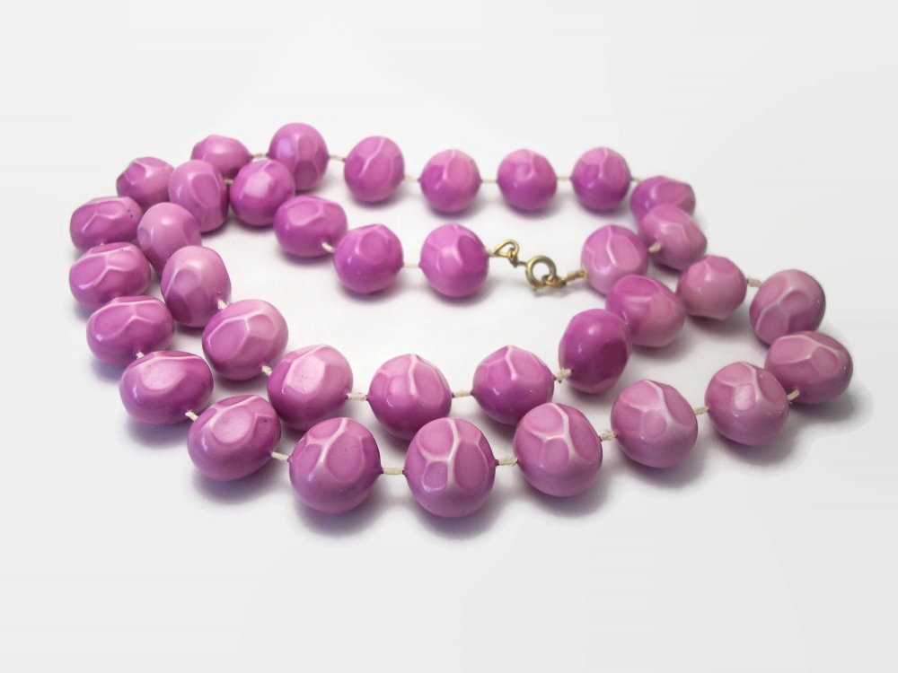 Vintage Light Purple Mottled Bead Necklace 24 inch Chunky