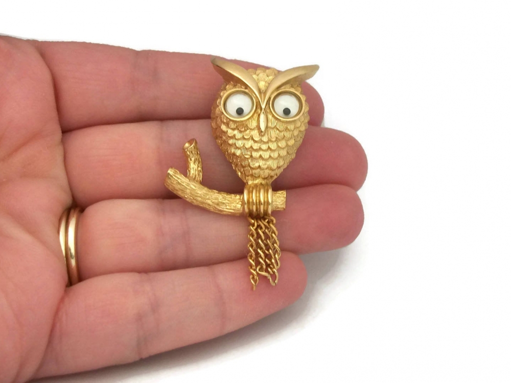 Avon outlet owl necklace