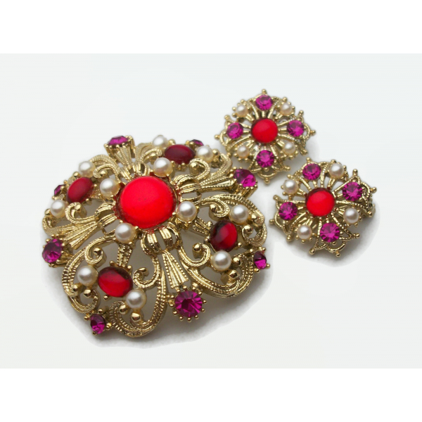 Gold brooch pin and clip earrings set red and purple glass and pearls