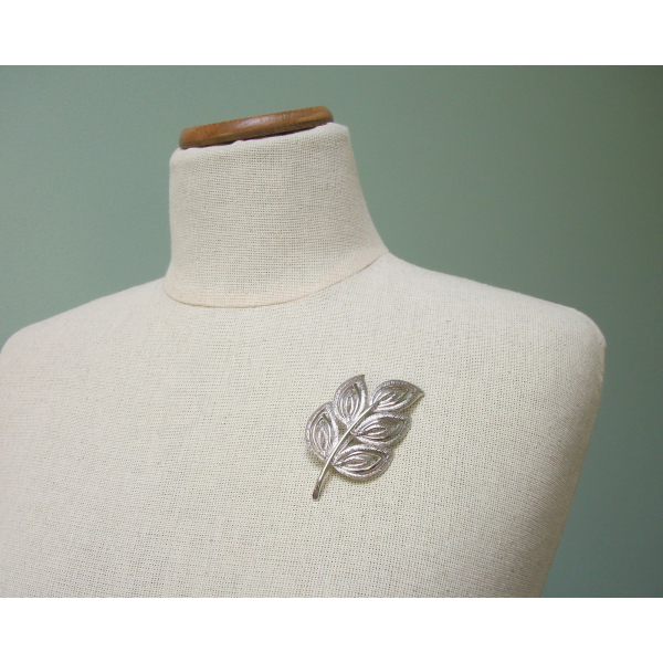 Vintage Signed Kramer Silver Leaf Pin Openwork Leaf Shaped Brooch Lapel Pin