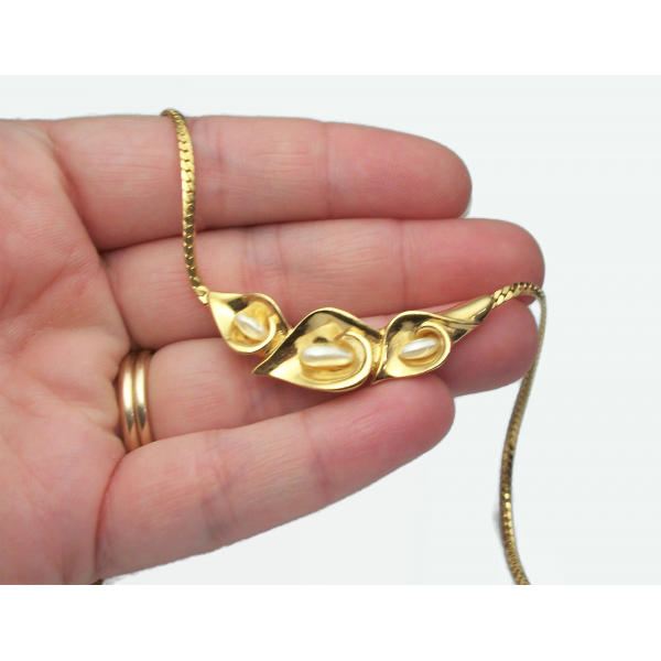 Vintage Avon Calla Lily Necklace Gold and Faux Pearl Flower Floral Necklace