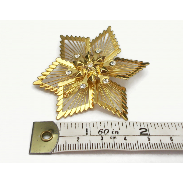 Monet gold wire poinsettia brooch Christmas pin