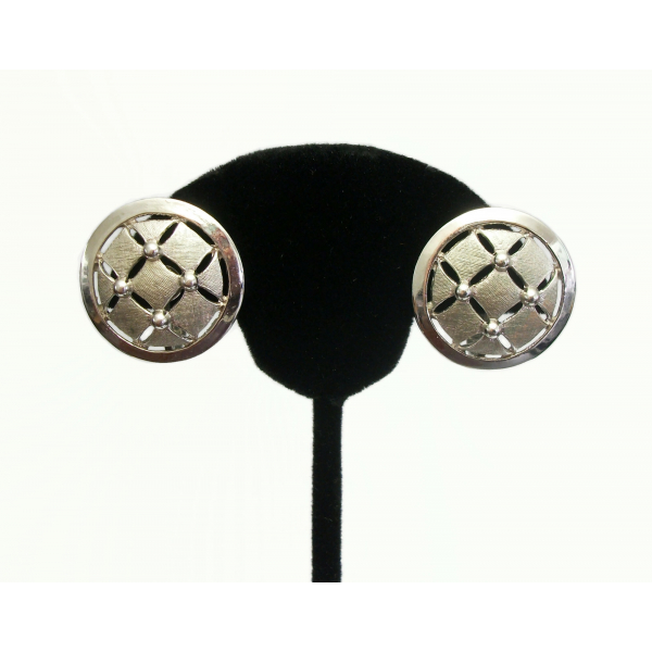 Vintage Crown Trifari Textured Silver Clip on Earrings Round 1 inch Diameter