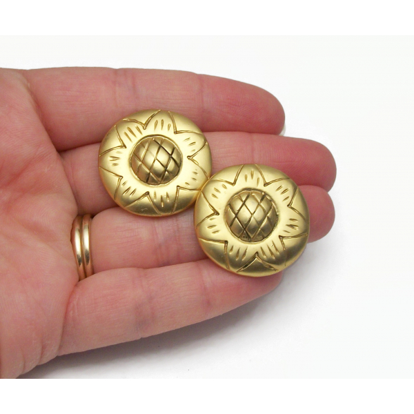 Vintage Gold Floral Sunflower Clip on Earrings 1 inch Diameter Round Earrings