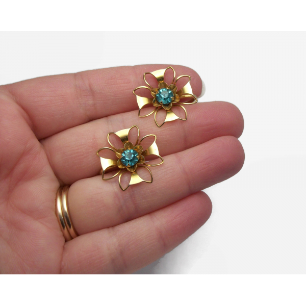 Bugbee & Niles Gold Aquamarine Blue Crystal Rhinestone Screw Clip on Earrings