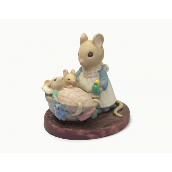 Mouse and Babies Figurine 'All Tucked In' Avon Forest Friends Collectible