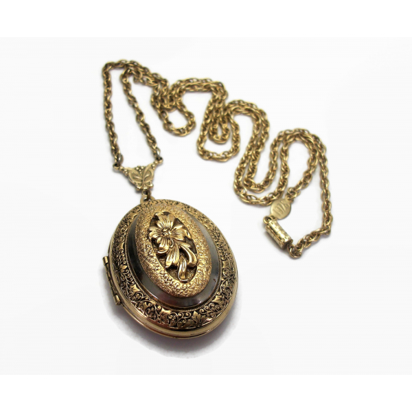 Vintage Signed 1928 Gold Filigree Locket Pendant Oval Floral Design 28 inch Long