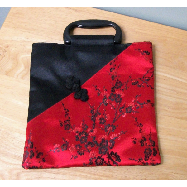 Vintage Asian Design Floral Handbag Purse Red and Black Zipper Closure