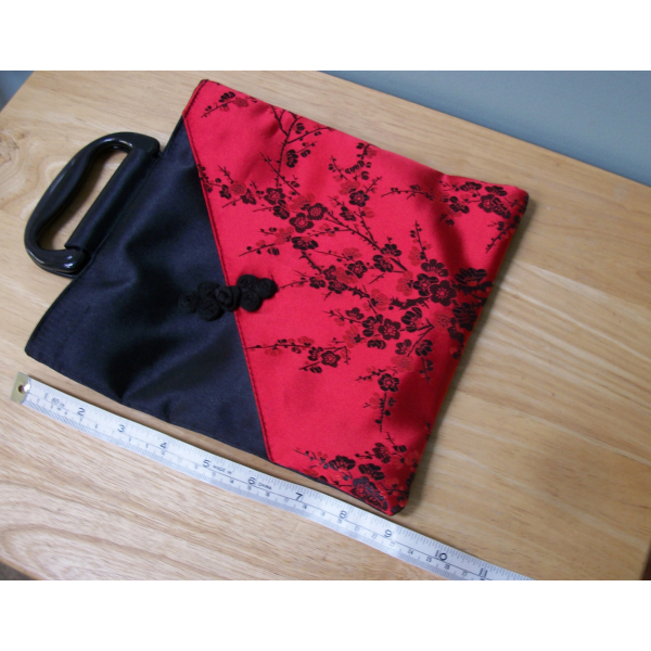 Vintage Asian Design Floral Handbag Purse Red and Black Zipper Closure