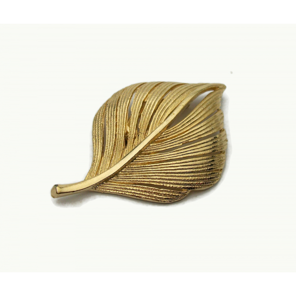 Vintage Gold Leaf or Feather Brooch Gold Small Feather or Leaf Shaped Pin Autumn