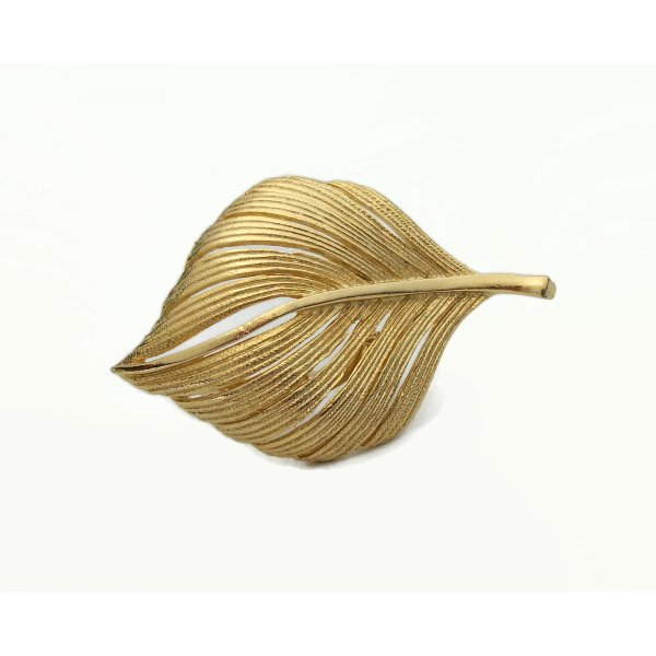 Vintage Gold Leaf or Feather Brooch Gold Small Feather or Leaf Shaped Pin Autumn