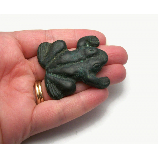 Vintage Green Metal Frog Figurine or Paperweight Small Collectible Worry Toad