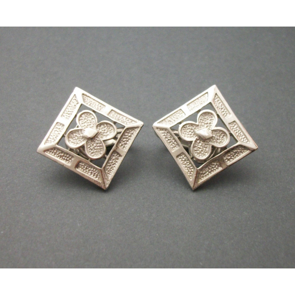 Vintage Crown Trifari Silver Tone Square Floral Clip On Earrings Trifari Signed