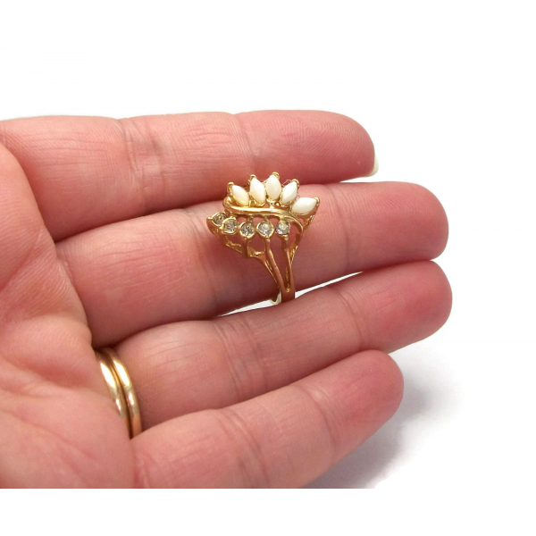 Vintage Signed Uncas Faux Opal and Clear Rhinestone Gold Cocktail Ring 6 1/2