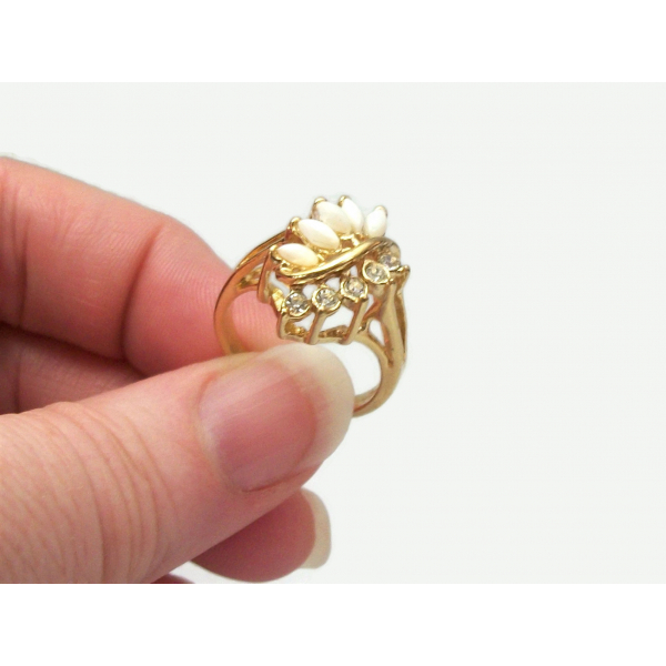 Vintage Signed Uncas Faux Opal and Clear Rhinestone Gold Cocktail Ring