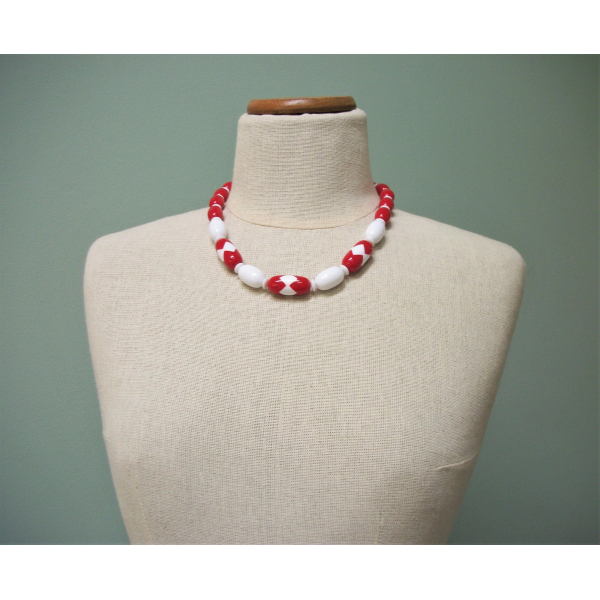 Vintage Chunky Red and White Plastic Bead Necklace with Hidden Screw Clasp 20 in