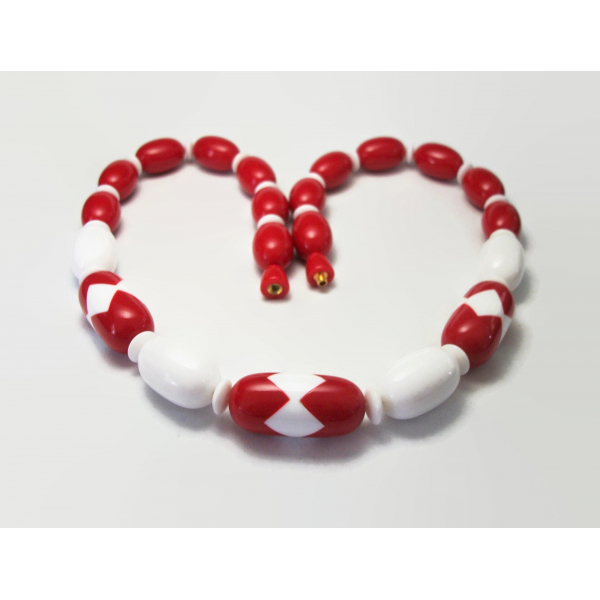 Vintage Chunky Red and White Plastic Bead Necklace with Hidden Screw Clasp 20 in