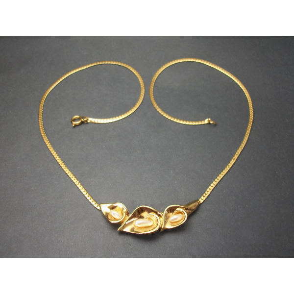 Vintage Avon Calla Lily Necklace Gold Faux Pearl Calla Lily Flower 16 1/2 inch