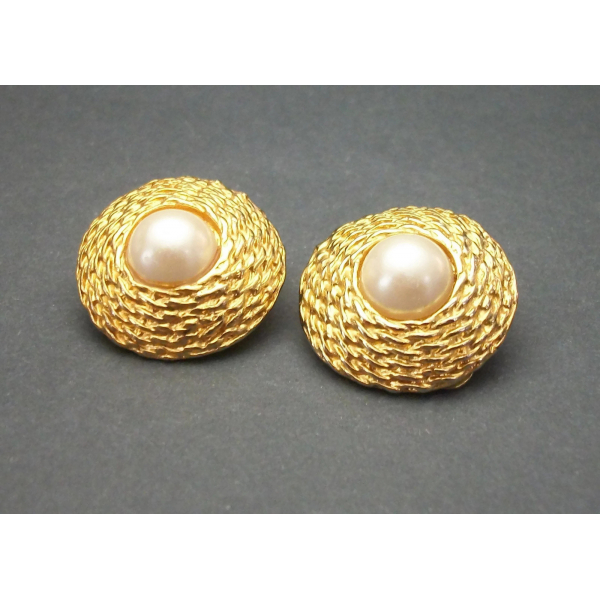 Vintage Pearl and Gold Basketweave Textured Clip on Earrings 7/8 inch ...