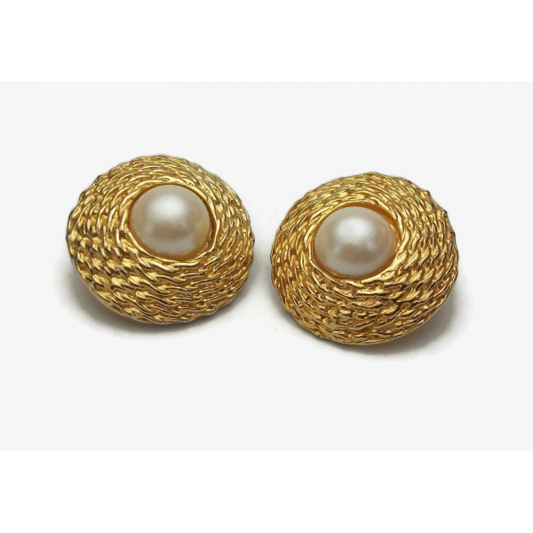 Vintage Pearl and Gold Basketweave Textured Clip on Earrings  7/8 inch Round