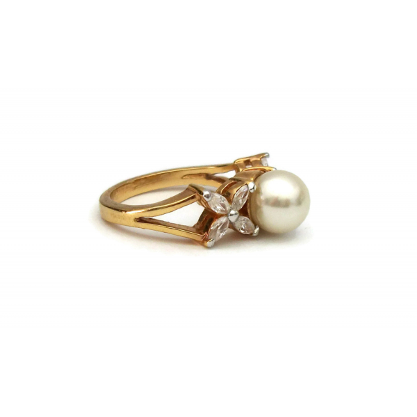 Pearl and rhinestone women's ring size 7