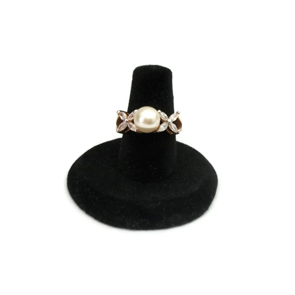 Pearl and rhinestone women's ring size 7