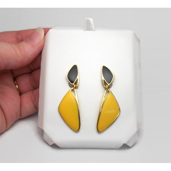 yellow and black enamel triangle dangle clip on earrings