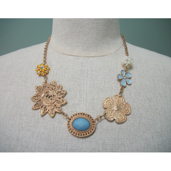 Vintage Floral Necklace Gold Tone Floral Theme Enamel Flower Blue Yellow