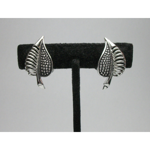Vintage Silver Tone Metal Leaf Clip on Earrings Stylish Rhodium Plated