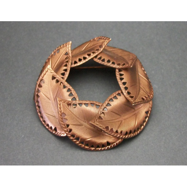 Vintage Copper Metal Leaf Wreath Brooch Lapel Circle Pin