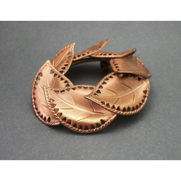 Vintage Copper Metal Leaf Wreath Brooch Lapel Circle Pin