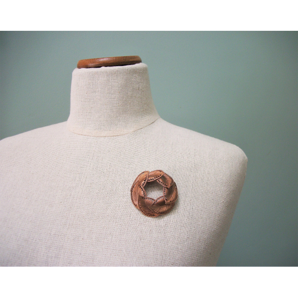 Vintage Copper Metal Leaf Wreath Brooch Lapel Circle Pin