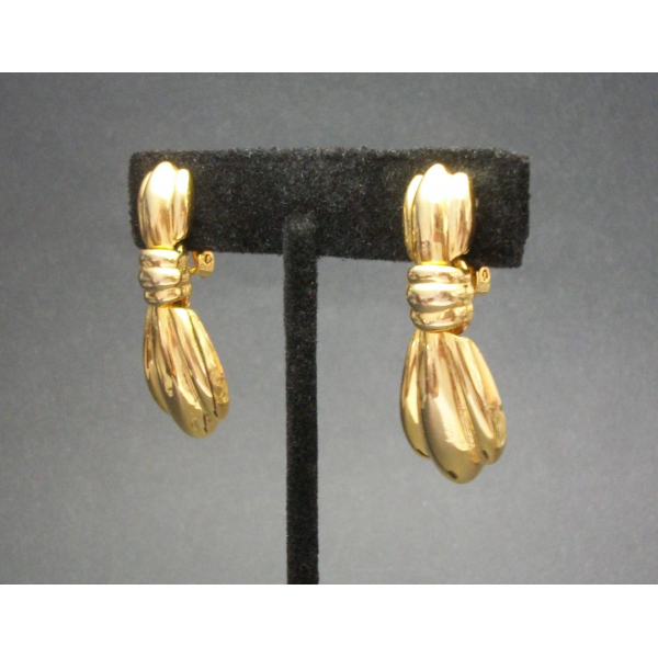 Vintage Gold Tone Dangle Drop Clip on Earrings Articulated Bow Gold Elegant