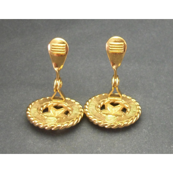 Monet white and gold round star clip on earrings