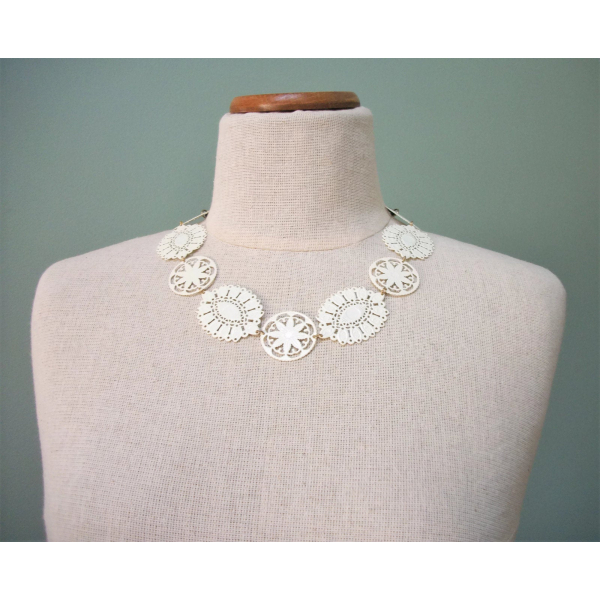 Vintage Winter White Metal Lace Bib Necklace with Stretch Elastic Cord