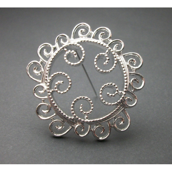 Vintage 1971 Sarah Coventry "Silvery Mist" Silver Tone Wreath Brooch Circle Pin