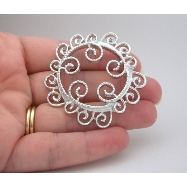 Vintage 1971 Sarah Coventry "Silvery Mist" Silver Tone Wreath Brooch Circle Pin