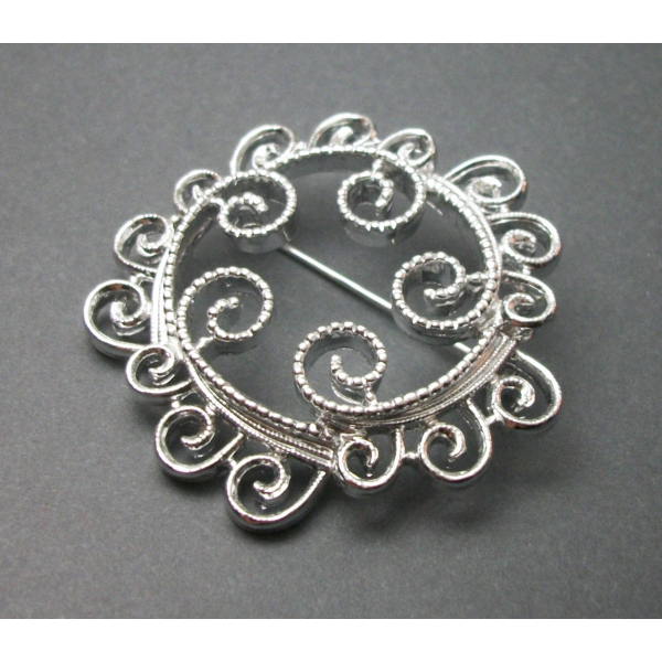 Vintage 1971 Sarah Coventry "Silvery Mist" Silver Tone Wreath Brooch Circle Pin