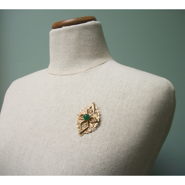 Vintage Sarah Coventry Gold Filigree Brooch Green Stone Cabochon Unisex Pin