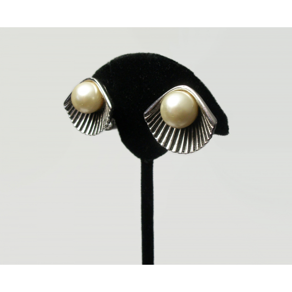 vintage silver oyster shell and pearl clip on earrings