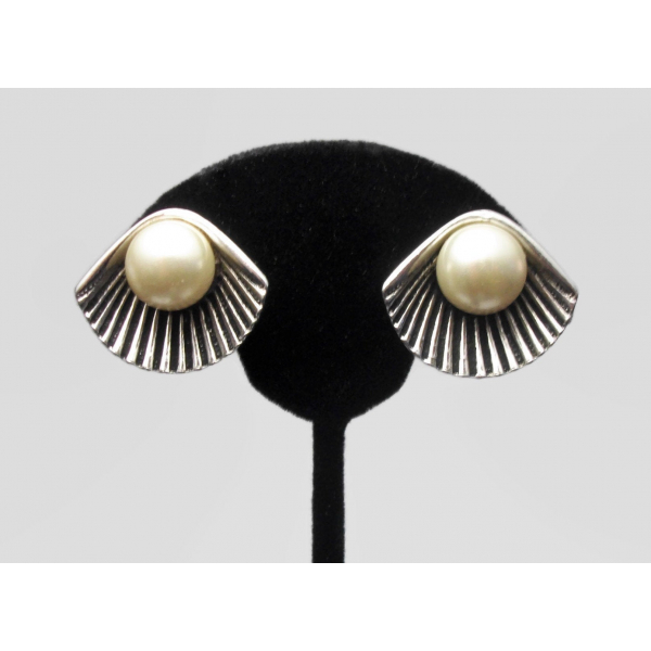 vintage silver oyster shell and pearl clip on earrings