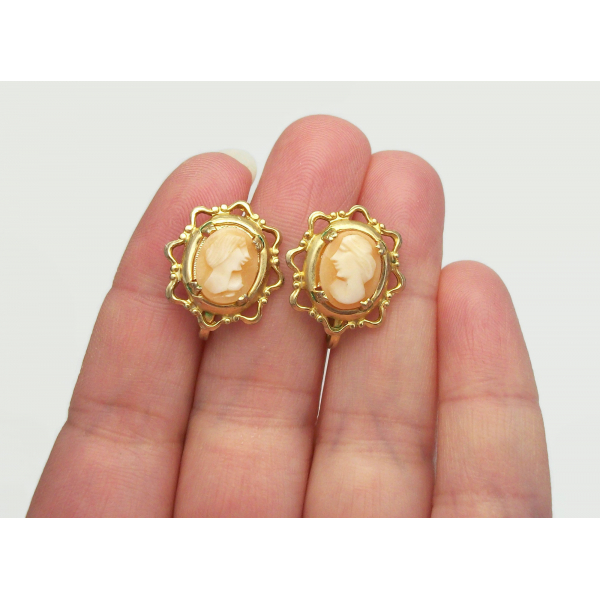 Vintage Genuine Carved Shell Cameo Screw Back Earrings