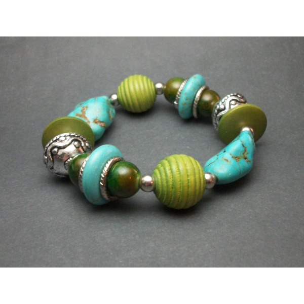 Chunky Turquoise Howlite Nugget and Green Wood Beaded Elastic Womens Bracelet