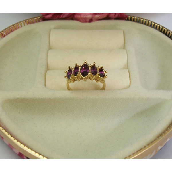Vintage size 6 1/2 Avon faux amethyst ring gold with purple crystals rhinestones