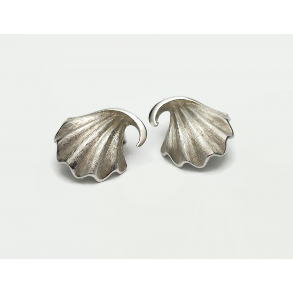 Crown Trifari Silver Ginko Leaf Clip on Earrings Abstract Scallop Shell