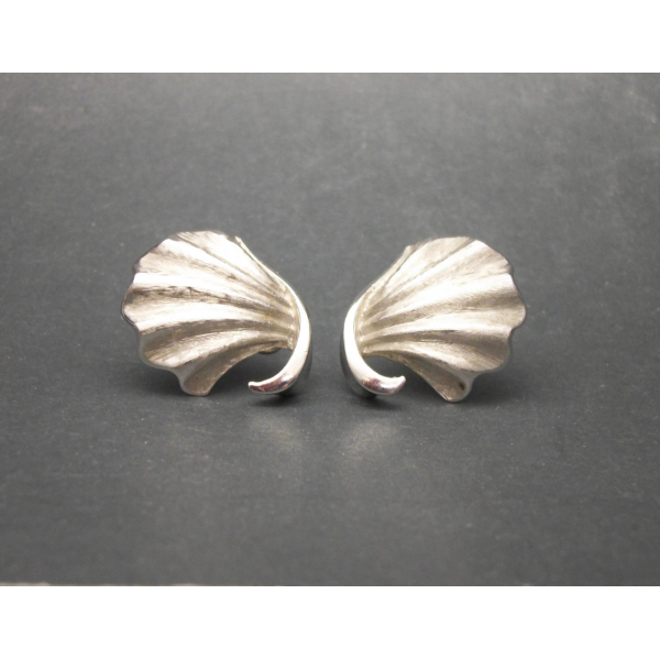 Crown Trifari Silver Ginko Leaf Clip on Earrings Abstract Scallop Shell