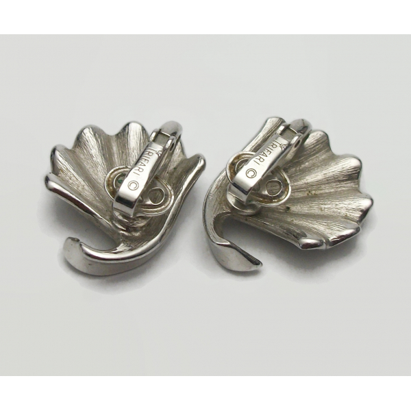 Crown Trifari Silver Ginko Leaf Clip on Earrings Abstract Scallop Shell